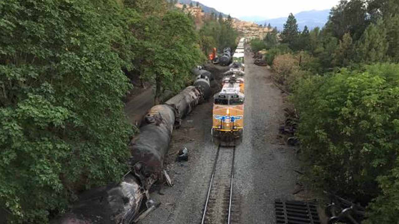 Inspectors find 24K defects in oil train tracks nationwide | kgw.com